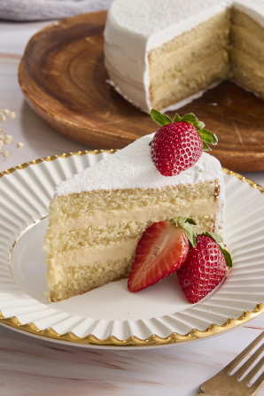 Bolo branco com morango